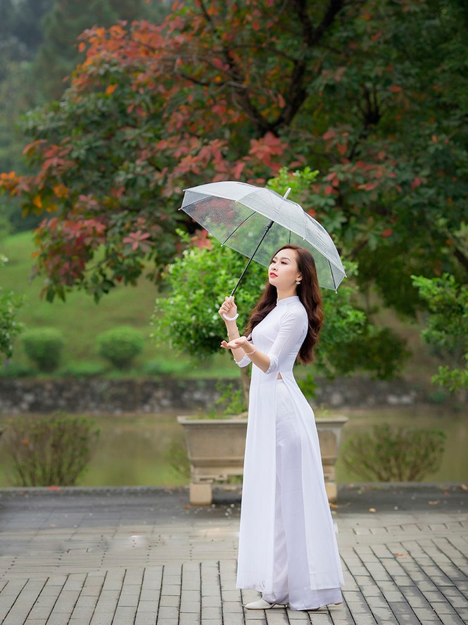 Người đẹp nhận được nhiều lời mời chụp ảnh và thử sức sang lĩnh vực mẫu ảnh từ khi đăng quang Á khôi.