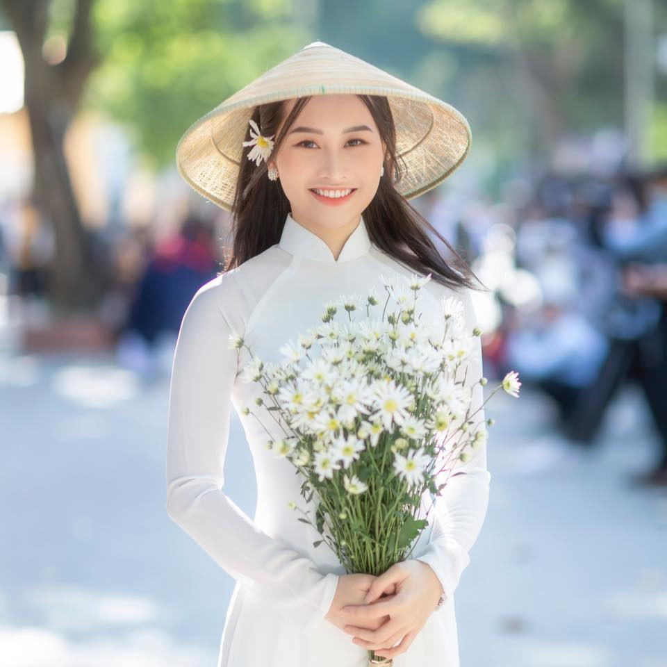 Ngay từ khi còn là sinh viên, Thanh Thảo đã là gương mặt nổi bật của trường Đại học Kinh tế Quốc dân, cô nàng gây chú ý nhờ gương mặt xinh đẹp, nụ cười rạng rỡ, chiều cao 1m70 và vóc dáng đẹp.