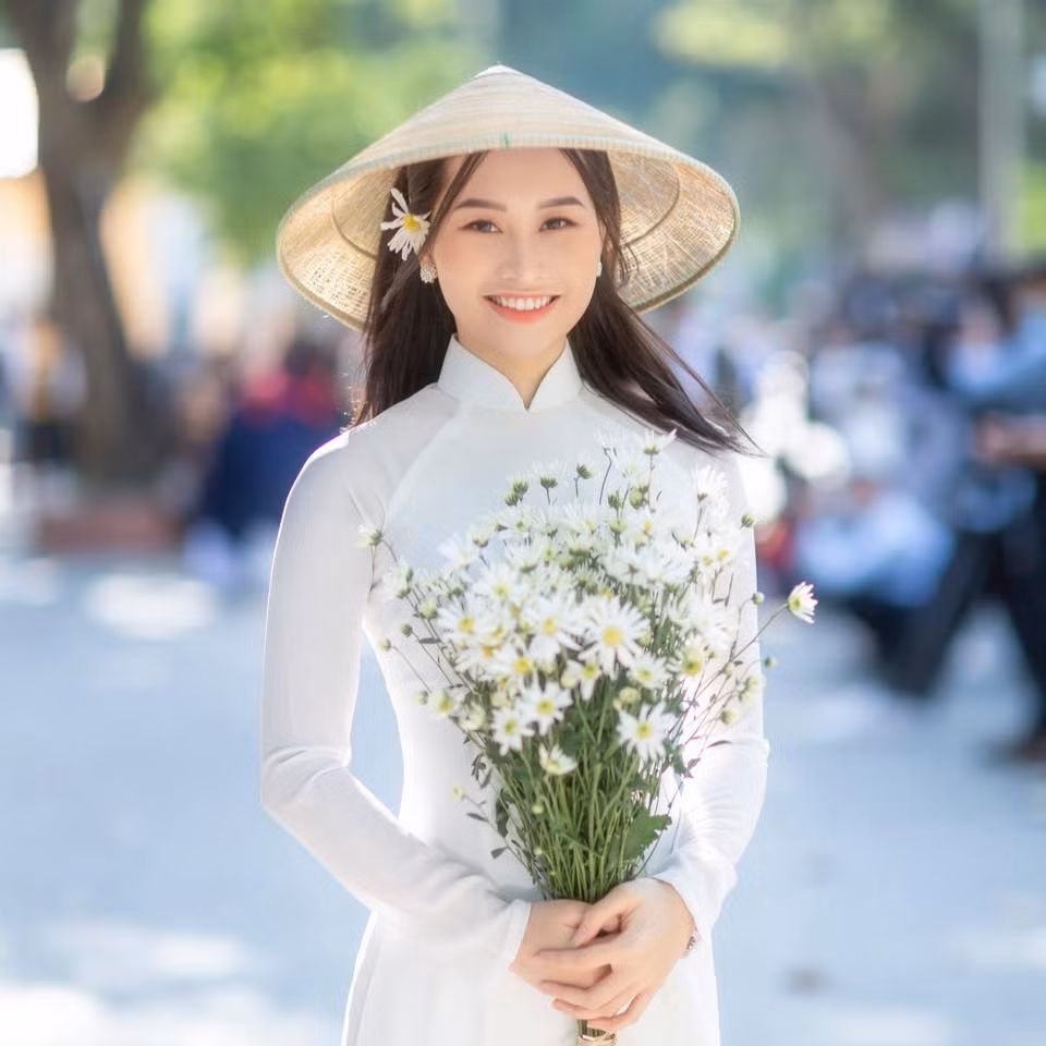 Ngay từ khi còn là sinh viên, Thanh Thảo đã là gương mặt nổi bật của trường Đại học Kinh tế Quốc dân, cô nàng gây chú ý nhờ gương mặt xinh đẹp, nụ cười rạng rỡ, chiều cao 1m70 và vóc dáng đẹp.