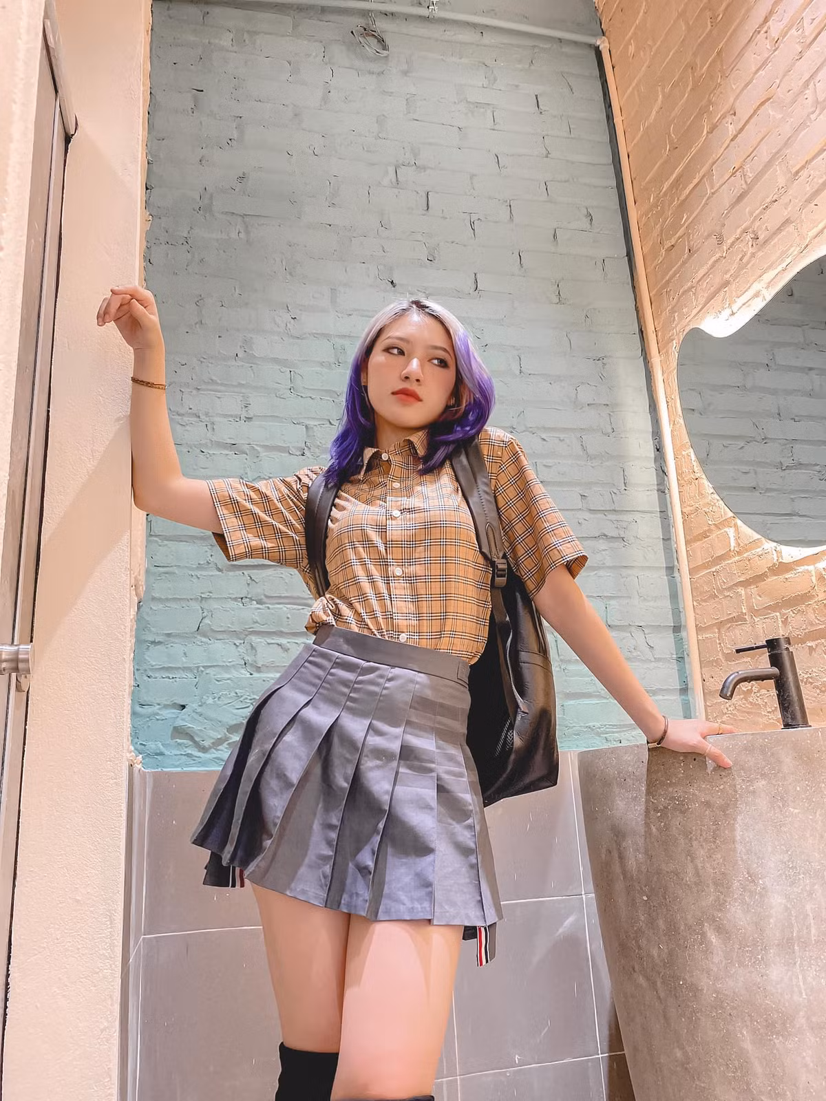 Nữ sinh cho biết bản thân bắt đầu đi làm ngay khi mới học lớp 11. Việc đi làm sớm mang lại cho Giang những kinh nghiệm và trải nghiệm thú vị, giúp cô tìm ra công việc phù hợp cho bản thân.