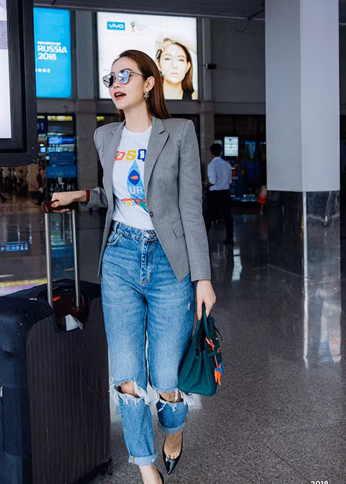 Ngoài Thanh Hằng, Minh Hằng cũng vừa đáp chuyến bay ra Hà Nội chấm thi The Face 2018.