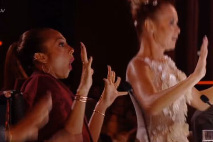 Giám khảo Alesha Dixon đã rất sốc trước phần trình diễn của anh em Quốc Cơ. Ảnh: Mirror