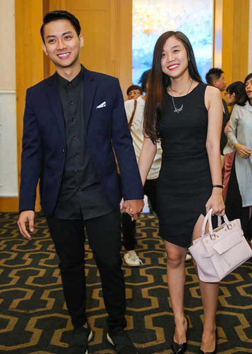 Gặp nhiều thử thách, Hoài Lâm và Hoàng Ngọc vẫn tiếp tục nắm tay nhau. Cả hai thậm chí đã tính đến chuyện kết hôn. Ảnh: Zing