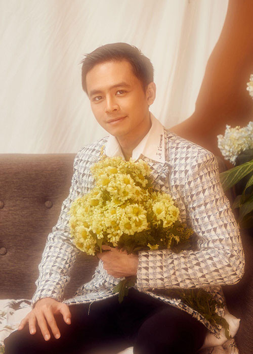 Facebook của ông xã Tú Vi bị hack.