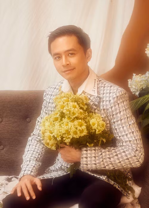 Facebook của ông xã Tú Vi bị hack.