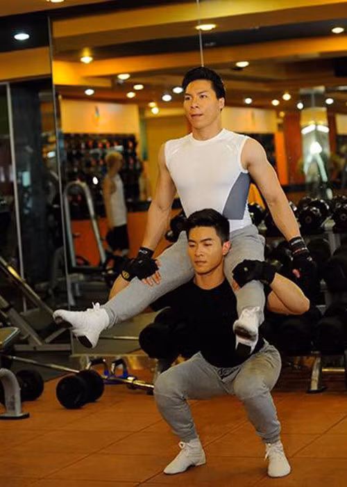 So với Quốc Nghiệp, Quốc Cơ có trách nhiệm nặng nề hơn. Ảnh: FBNV