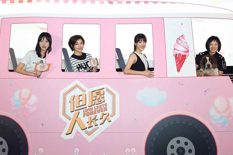 Lưu Hiểu Khánh được khán giả biết đến qua loạt phim “Phượng hoàng lửa”, “Lửa thiêu cung A Phòng”, “Võ Tắc Thiên”...