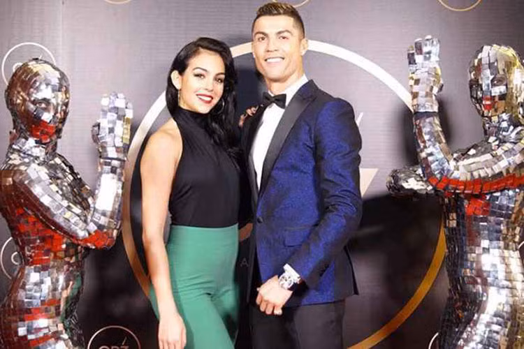 Cô bạn gái của Cristiano Ronaldo học nhảy từ năm 4 tuổi và từng nhận bằng giáo viên tại Học viện Vũ đạo Hoàng gia tại London.
