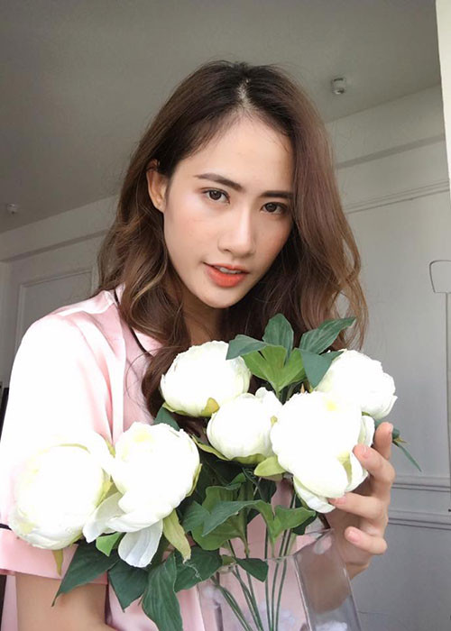 Thu Chiêu theo đuổi phong cách thời trang trẻ trung, sành điệu.