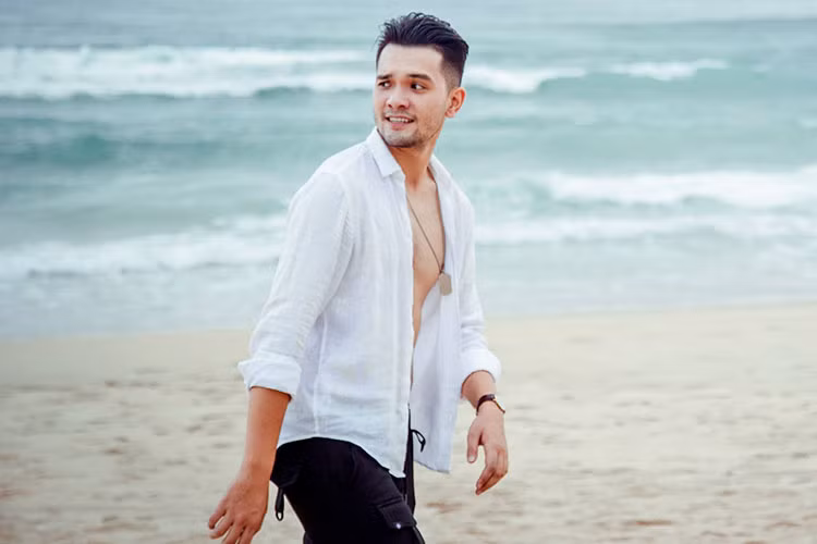 Nam thần lai Nga trở vể Việt Nam năm 18 tuổi để xây dựng sự nghiệp.