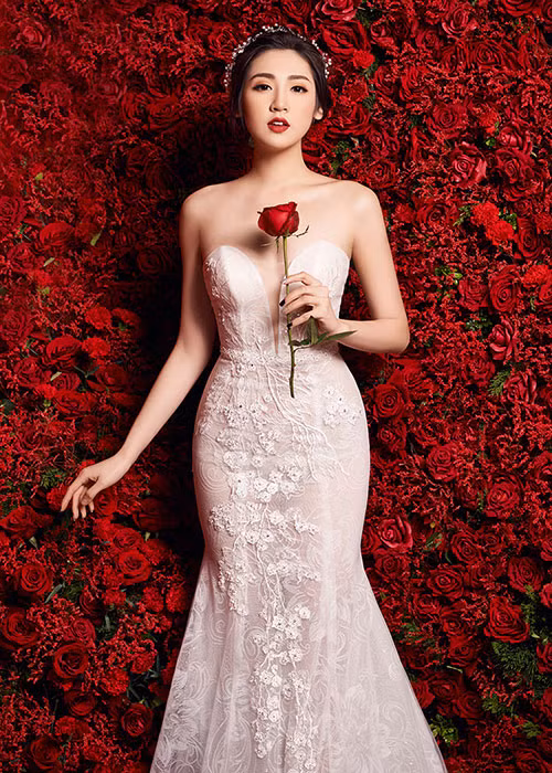 Vẻ đẹp ngọt ngào của Á hậu Tú Anh. Ảnh: Saostar