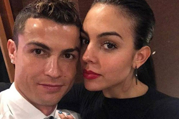 Cristiano yêu thương, chiều chuộng bạn gái xinh đẹp hết mực. Ảnh: FBNV