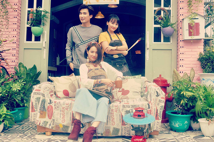 Bảo Thanh vụt sáng nhờ vai diễn trong "Sống chung mẹ chồng" năm 2017 còn Nhã Phương bắt đầu gây chú ý với vai diễn trong "Tuổi thanh xuân" năm 2015. Ảnh: FBNV