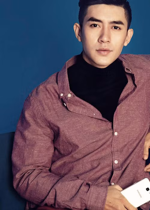 Cao Lâm Viên sinh năm 1987 tại Đà Lạt. Sở hữu vóc dáng chuẩn, gương mặt điển trai, anh được biết là người mẫu đồ lót.