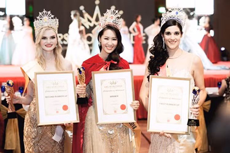 Đại diện Việt Nam trở thành Hoa hậu Phụ nữ Toàn thế giới 2018. Danh hiệu Á hậu 1, 2 lần lượt thuộc về đại diện Nam Phi và Nga. Ảnh: VOV