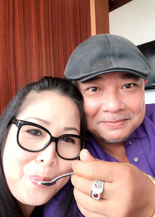 Hồng Vân - Lê Tuấn Anh từng yêu nhau nhưng cả hai chia tay và đi tìm hạnh phúc riêng. Sau khi trải qua cuộc hôn nhân đầu tiên đổ vỡ, cả hai quay lại với nhau.