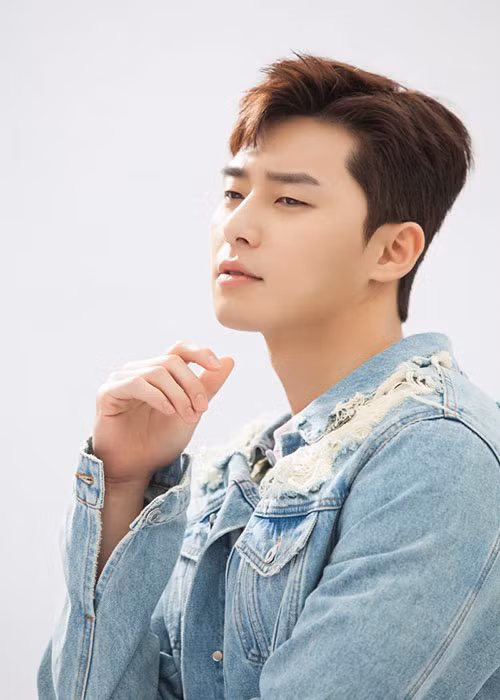 Park Seo Joon được đánh giá cao bởi phong cách thời trang tinh tế. Ảnh: Twitter