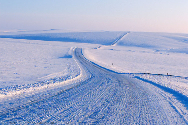 Cao tốc Dalton, Alaska: Dalton là đường cao tốc cô lập nhất hành tinh, nối khu khai thác dầu Artic Sea với các khu dân cư. Dài 666 km, Dalton liên kết với ba ngôi làng. Đây là đường cao tốc có tuyết rơi nhiều nhất trên thế giới. Mùa đông đến, tài xế càng gặp nhiều khó khăn hơn bởi gió mạnh và băng giá cùng các khúc cua uốn quanh lưng núi hình chữ Z.