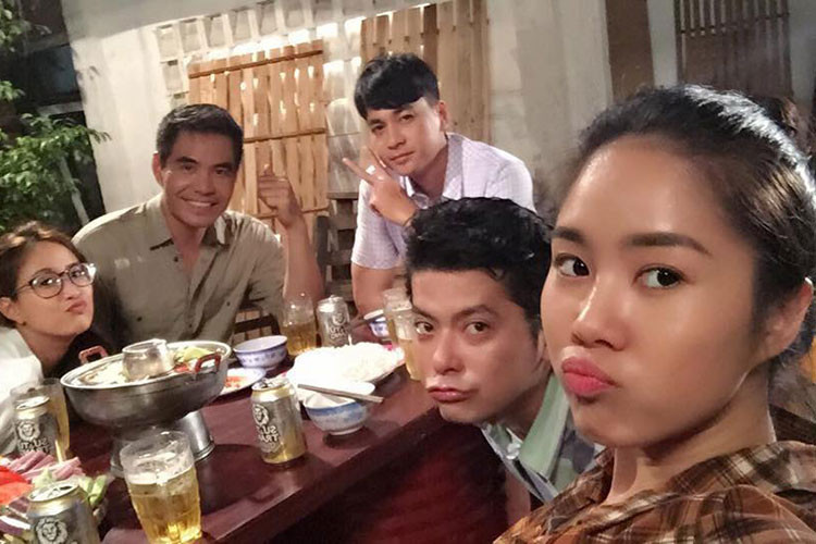 Phim quy tụ dàn diễn viên thực lực và đồng đều. Trong khi Hồng Vân, Hoàng Anh, Lê Phương, Trung Dũng đã có nhiều kinh nghiệm diễn xuất Thúy Ngân, Phương Hằng lại là diễn viên trẻ tài năng.