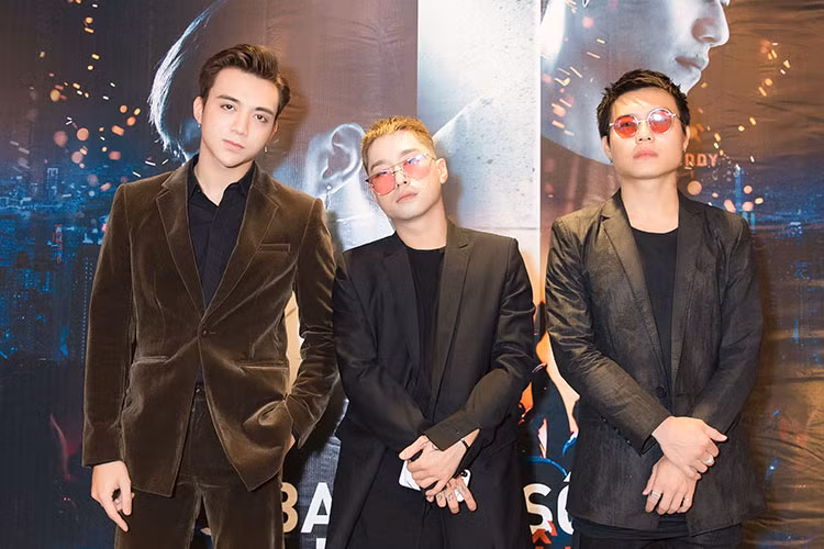 Hình ảnh Soobin Hoàng Sơn lịch lãm tại sự kiện. Được biết, "Yolo" là bộ phim điện ảnh đầu tiên nam ca sĩ tham gia diễn xuất.