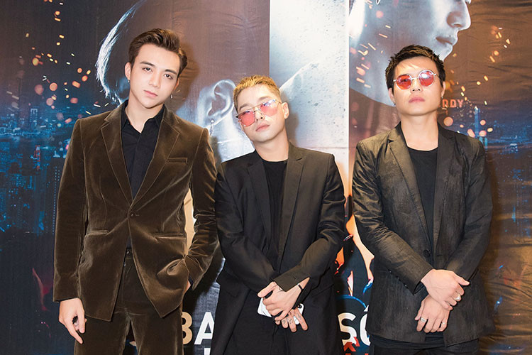 Hình ảnh Soobin Hoàng Sơn lịch lãm tại sự kiện. Được biết, "Yolo" là bộ phim điện ảnh đầu tiên nam ca sĩ tham gia diễn xuất.