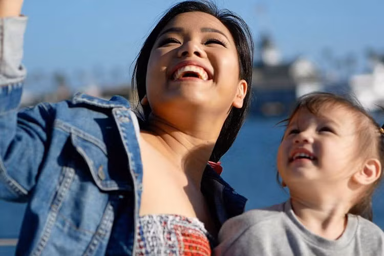 Phương Vy vui vẻ bên con gái là một trong những tin tức sao Việt trong ngày 29/6.