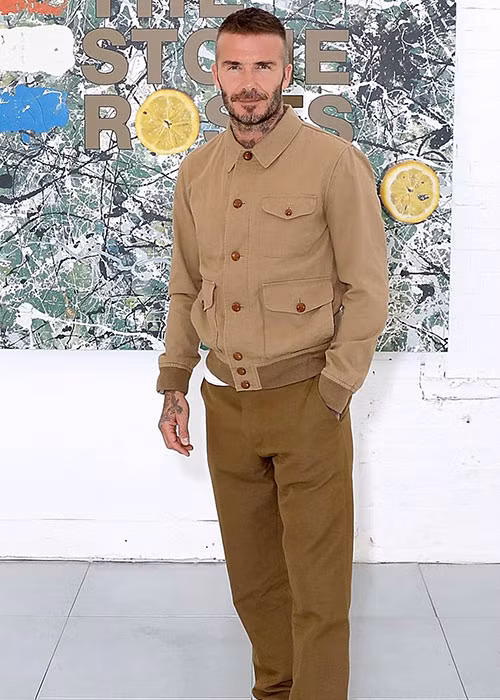 Vợ chồng David Beckham vừa lên tiếng phủ nhận tin đồn tình cảm rạn nứt dẫn đến ly hôn khi thông báo cả hai đang rất hạnh phúc.