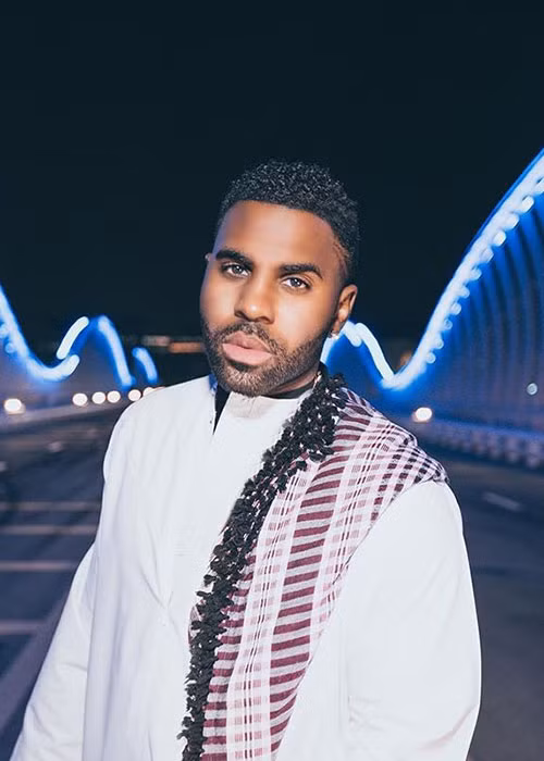 Jason có đường tình duyên khá ồn ào. Ảnh: FBNV