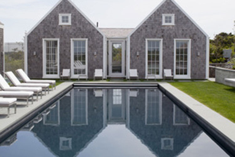 Bên trong khu nghỉ dưỡng còn có bể bơi, phòng tập thể dục, phòng xông ướt và phòng xông khô.