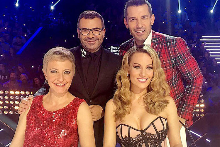 Nhiều người cho rằng thủ môn Davida may mắn khi có người bạn gái xinh đẹp, giỏi giang như Edurne. Ảnh: FBNV