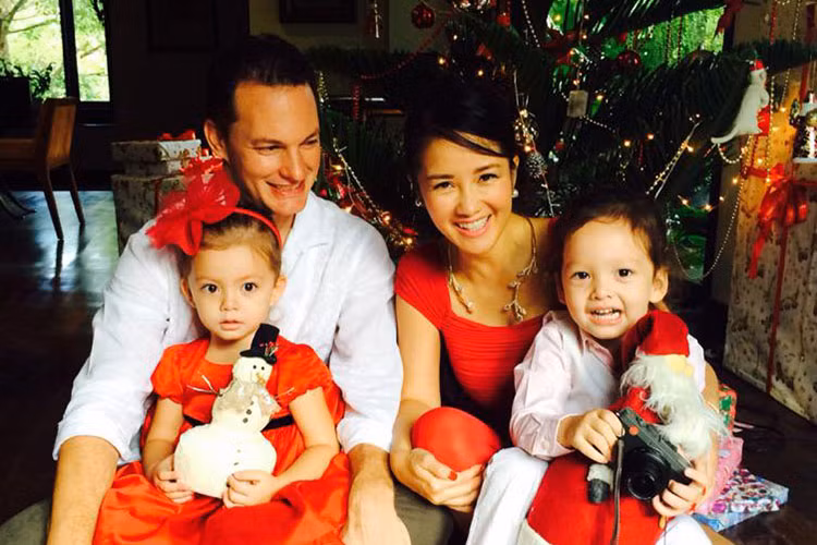 Ở tuổi 42, Hồng Nhung lần đầu làm mẹ. Nữ ca sĩ khẳng định từ khi làm mẹ, cô chưa bao giờ cảm thấy hạnh phúc đến thế.