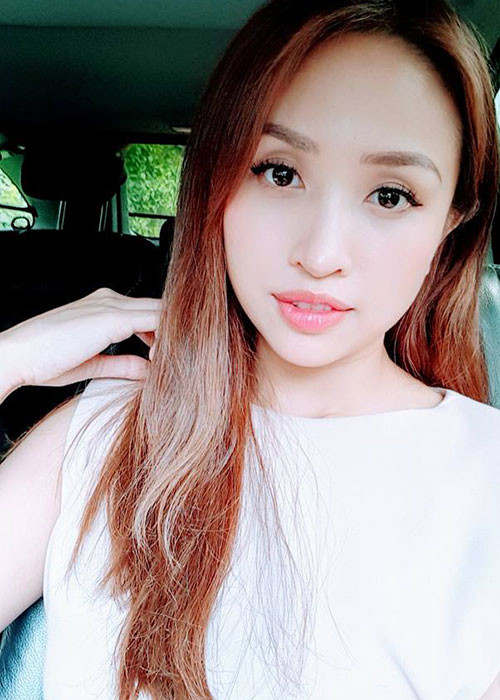 Vân Hugo làm thơ: “Nếu anh đã thích hoa hồng/ Tường vi dẫu đẹp có gì liên quan/ Làm thơ thì phải có vần/ Nếu mà không có thì cũng sao đâu”.