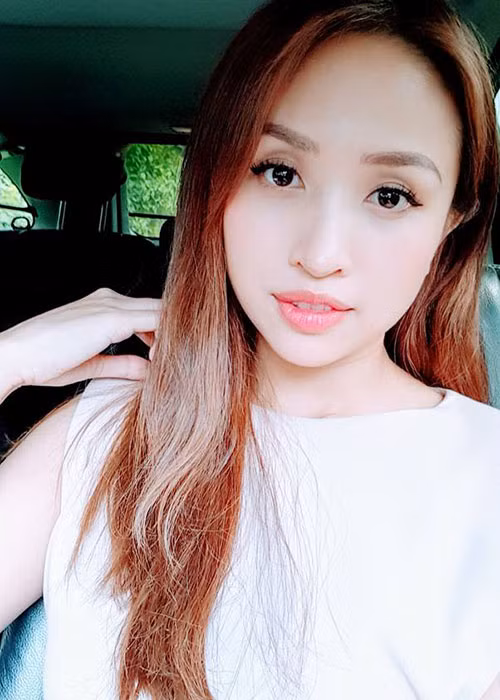 Vân Hugo làm thơ: “Nếu anh đã thích hoa hồng/ Tường vi dẫu đẹp có gì liên quan/ Làm thơ thì phải có vần/ Nếu mà không có thì cũng sao đâu”.