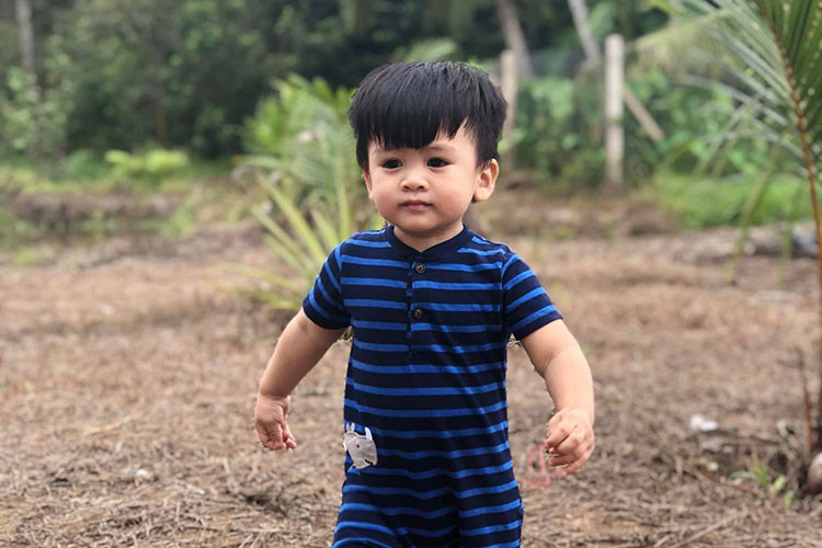 Con trai của cặp đôi sao Việt Ngọc Lan - Thanh Bình ngày càng kháu khỉnh.