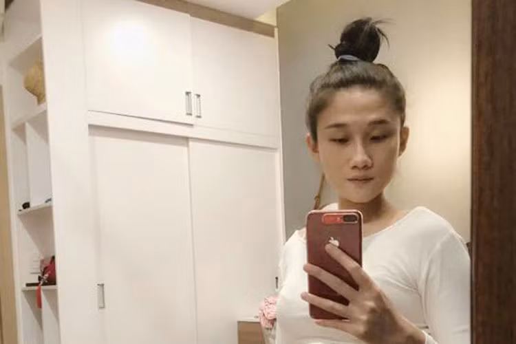 Mang bầu ở những tháng cuối thai kỳ, Kha Mỹ Vân hiện có cân nặng đến 70 kg.