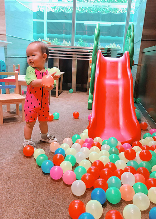 Con gái của Phan Như Thảo được nhận xét giống bố như tạc. Tuy nhiên, cô cũng có nhiều nét giống mẹ.