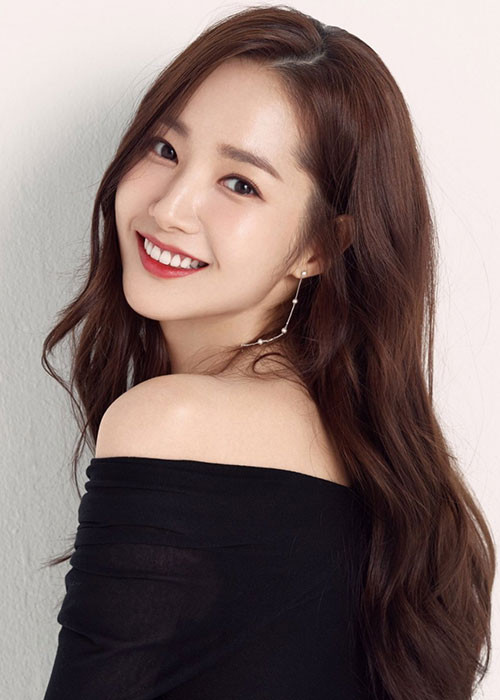 Thừa nhận từng phẫu thuật thẩm mỹ, Park Min Young được công chúng ủng hộ. Ảnh: FBNV