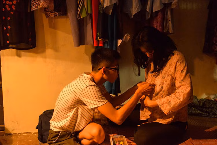 Mỗi lần quay lại, Thanh Hương phải thay trang phục. Ảnh: Zing