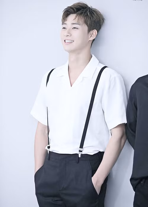 Nam chính phim “Thư ký Kim sao thế” sở hữu chiều cao lý tưởng 1m85. Ảnh: tistory