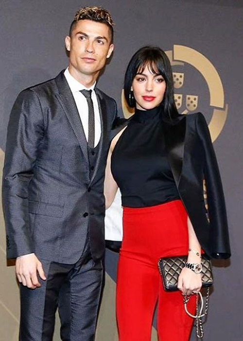 Vốn yêu trẻ con và là mẫu người phụ nữ của gia đình, Georgina mang bầu và hạ sinh con gái cho Cristiano vào tháng 11/2017. Ảnh: FBNV