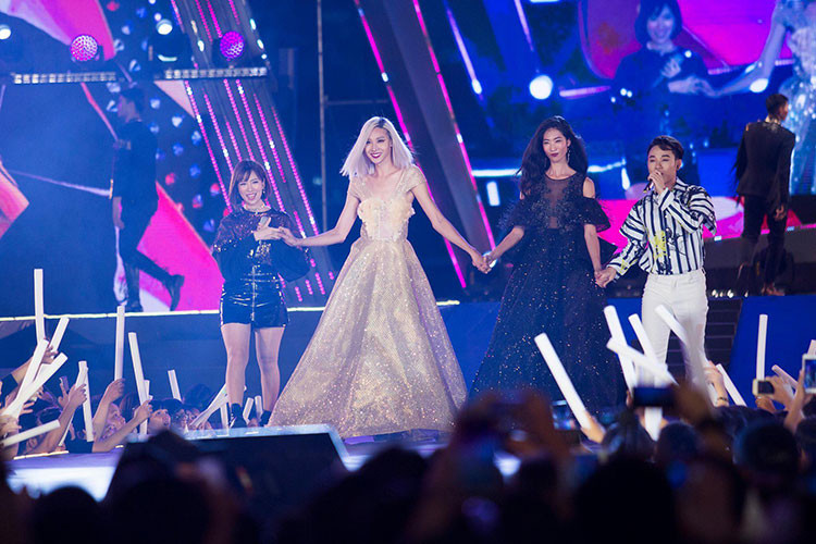 Mid Nguyễn tên thật là Nguyễn Phạm Minh Đức. Anh sinh năm 1990, đến từ An Giang.