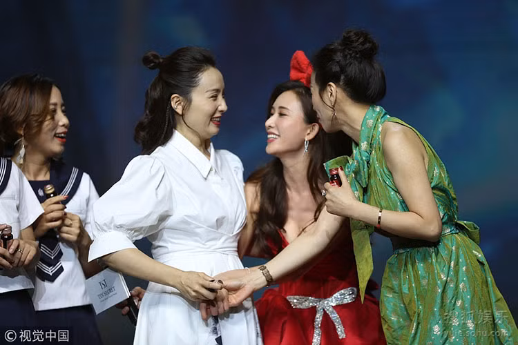 Lâm Chí Linh luôn đắt show làm người mẫu cũng như tham gia các sự kiện.