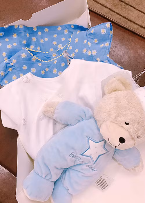 Tú Vi cảm ơn món quà của Thanh Hằng dành tặng con gái của Tú Vi - Văn Anh.