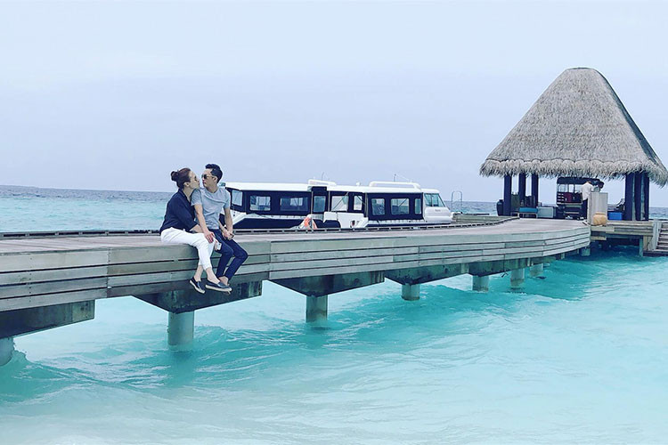 Sao Việt Đàm Thu Trang khoe ảnh bên Cường Đô la trong chuyến du lịch Maldives.