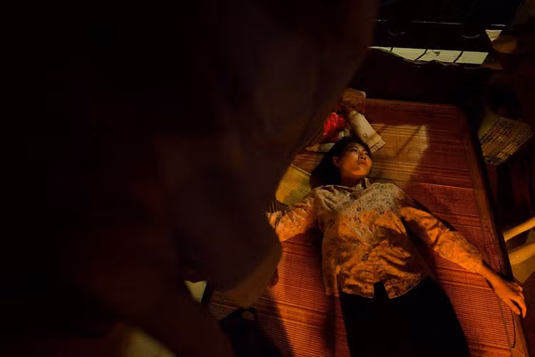 Trong "Quỳnh búp bê", Thanh Hương có không ít cảnh nóng nhưng cảnh quay ám ảnh cô nhất là phân cảnh cô bị cưỡng hiếp tập thể. Ảnh: Zing