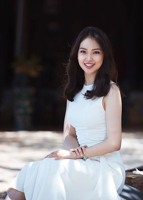 Em gái út của Phạm Thùy Linh chiếm được thiện cảm người đối diện bởi gương mặt đầy đặn, phúc hậu. Ảnh: FBNV