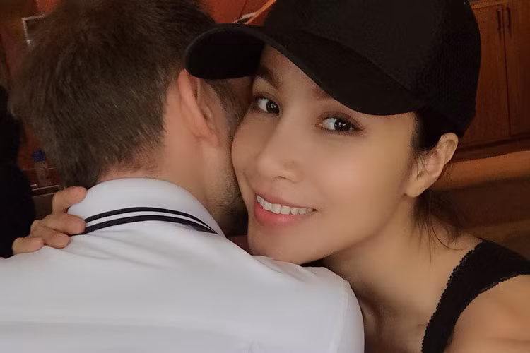 Bảo Trúc được bạn trai cầu hôn tại lâu đài hơn 100 năm tuổi bỏ hoang ở Đức.