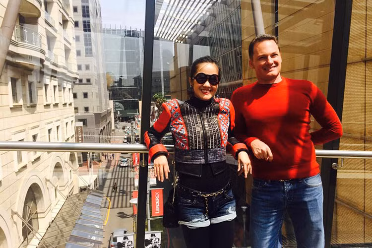 Trước khi đến với Kevin, Hồng Nhung từng qua một lần đò. Ảnh: FBNV