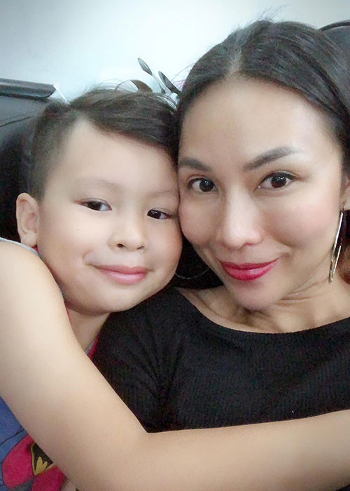 Khánh Ngọc cảm thấy con trai trưởng thành từng ngày khi cậu nhóc biết cảm ơn mẹ.