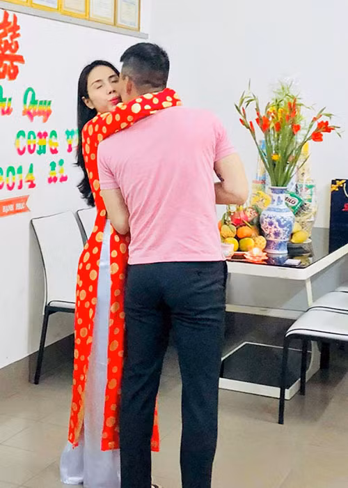 Công Vinh được khen là mẫu người đàn ông của gia đình.